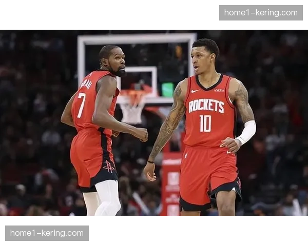 火箭内线场均得分51.5分命中率45.3%，禁区进攻效率保持稳定