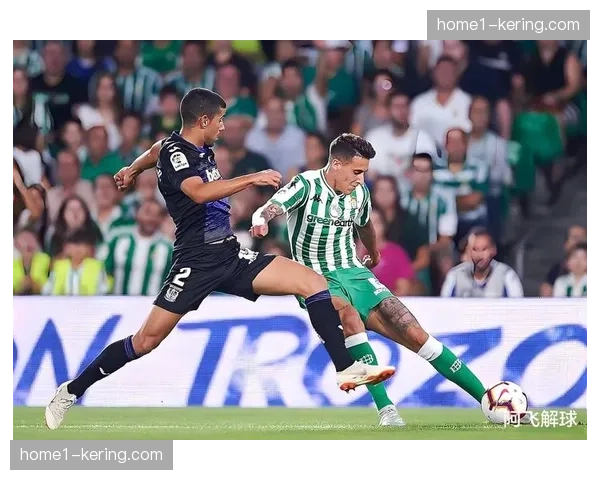 巴尔特拉长传不够精准，贝蒂斯中卫防守端表现尚可